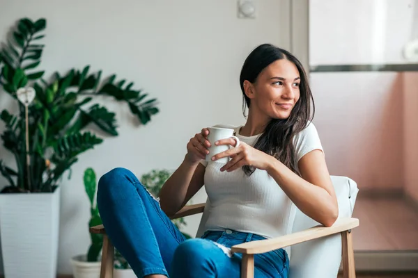 Beautiful Young Woman Drinking Tea Home Looking Away — Stock Photo, Image