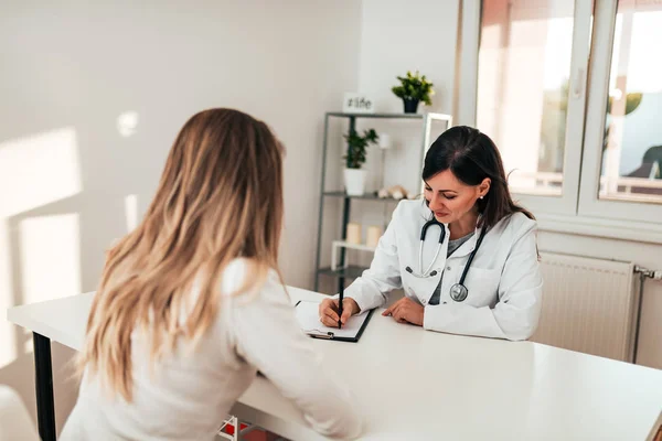 Female Doctor Writing Prescription Her Young Patient — Stock Photo, Image