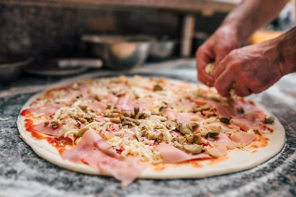 Вкусная Приготовление Пиццы Кухне — стоковое фото