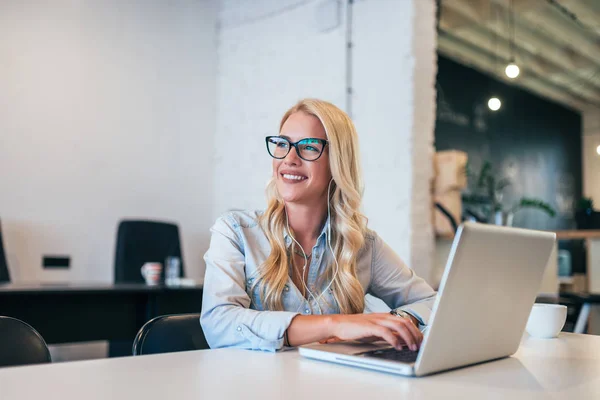 Gorgeous Young Woman Eyeglasses Looking Away While Listening Music Using — Stock Photo, Image