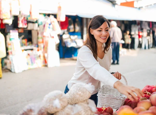 Healthy Eating Concept Buying Apples Street Market — Stock Photo, Image