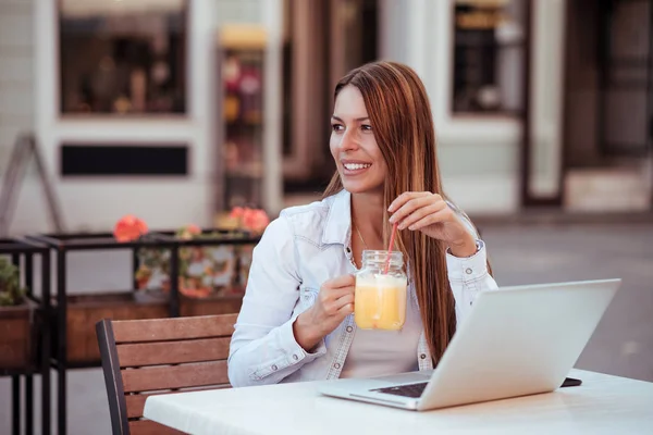 Beautiful Casual Young Woman Drinking Orange Juice While Sitting Front — Stock Photo, Image