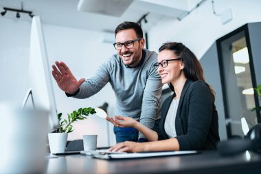 Çalışma içinde modern office iş adamları.