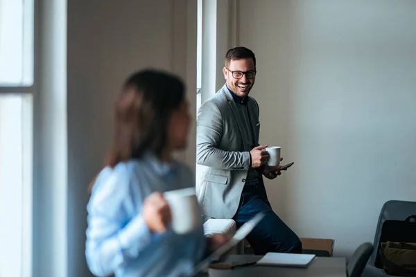 Kaffepause Arbejdspladsen - Stock-foto