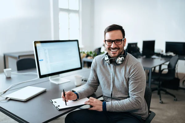 Call Centar Operator Looking Camera Smiling — Stock Photo, Image