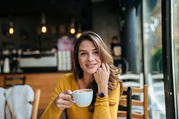 Portrait Young Lady Drinking Coffee — Stock Photo, Image