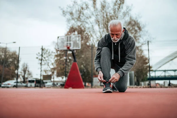 Low Angle Image Senior Runner Tying Shoelaces Run Stadium — Stock Photo, Image