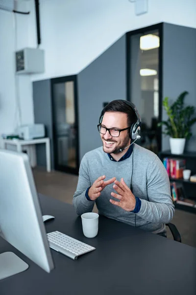 Casual Businessman Having Video Call Modern Office — Stock Photo, Image