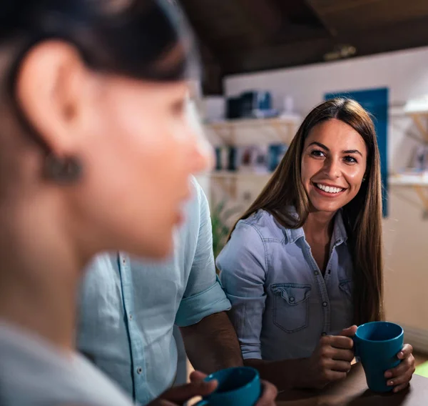 Portrait Smiling Young Woman Coffee Break Coworkers — Stock Photo, Image