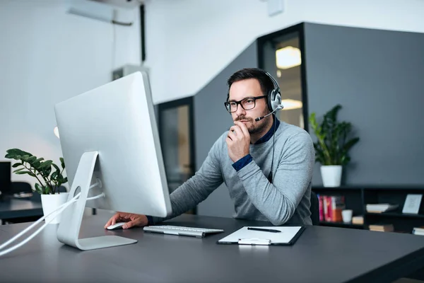 Concerned Male Customer Support Operator Working His Office — Stock Photo, Image