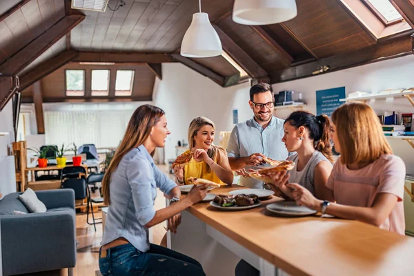 Colaboradores Negócio Start Pausa Para Almoço Ambiente Moderno — Fotografia de Stock