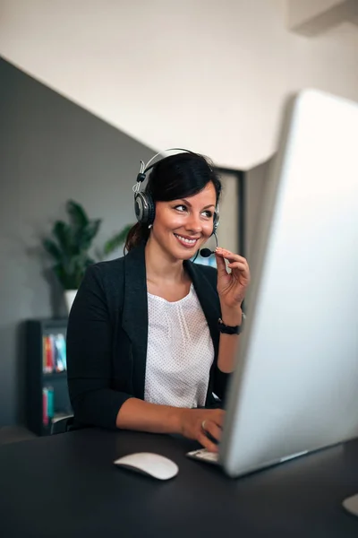 She Has All Answers Helpline — Stock Photo, Image