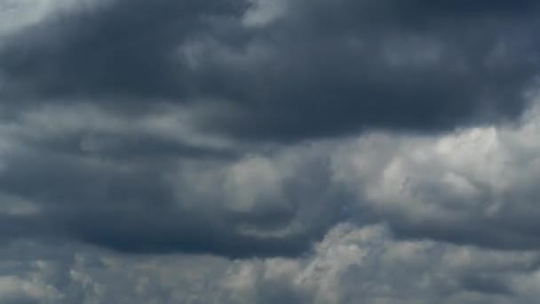Красивые Облака Движутся Небу Закате Текстура Разноцветными Облаками — стоковое видео