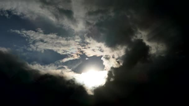 Krásné Mraky Pohybují Obloze Při Západu Slunce Textura Barevnými Mraky — Stock video