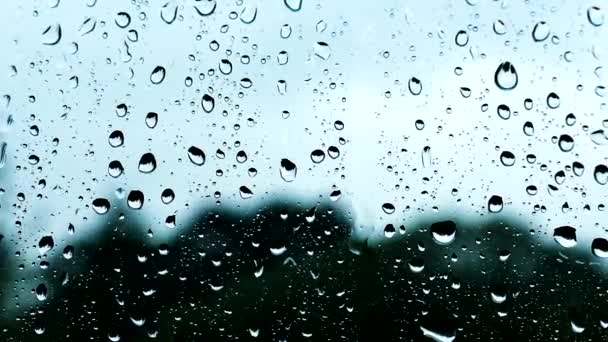 Regen Buiten Het Raam Regendruppels Lopen Door Het Glas Textuur — Stockvideo