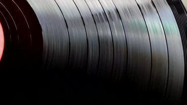 Vinil kaydı turntable dönüyor. Retro müzik. Temiz ses plaka. Soundtrack. Ses kayıt stüdyosu.