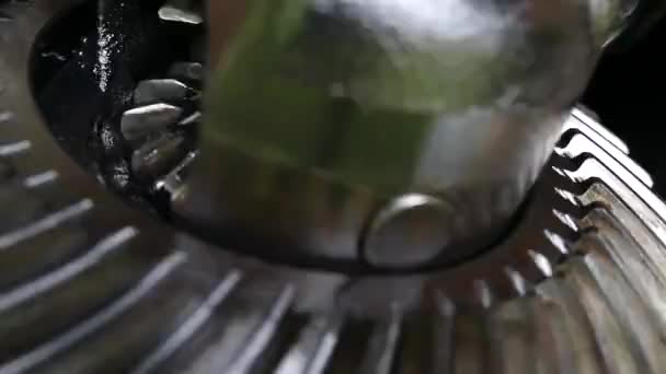 Mechanismus Mit Stahlgetriebe Reduzierstoff Der Zur Übertragung Mit Geschmiert Wird — Stockvideo
