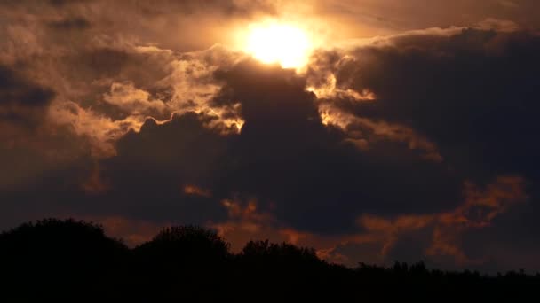 雲と夕日 撮影時間経過の加速 — ストック動画