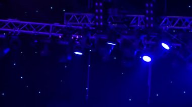 Sahne Alanı'nda konser projektör. Dans pisti ve gece kulübünde hafif müzik.