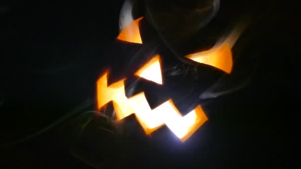 Zucca Halloween Con Una Testa Splendente Mattino Candele Accese Festa — Video Stock