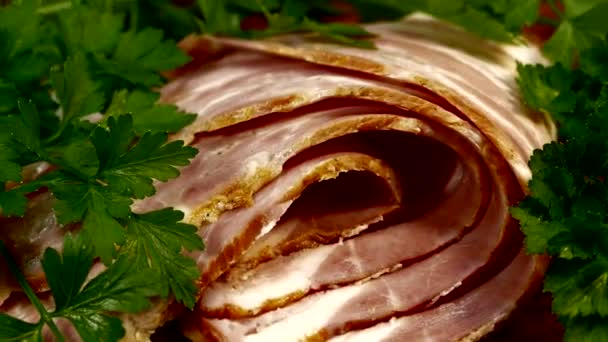 Bacon sliced on a cutting board with greens. Meat dinner with parsley. — Stock Footage Bacon Sliced Cutting Board Greens Meat Dinner Parsley Video Clip