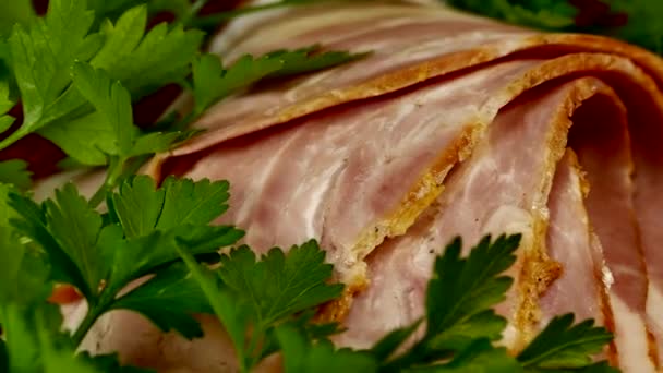 Tocino Rebanado Una Tabla Cortar Con Verduras Cena Carne Con — Vídeos de Stock