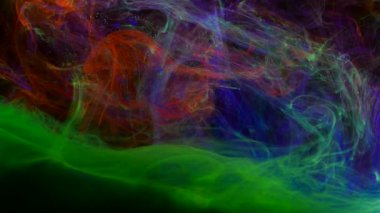 Renkli boya suyun içine çok güzel karıştırılmış. Siyah arka plandaki renkler. Kırmızı mavi yeşil. Sıvı renkli damla kaynar ve kıvrılır.