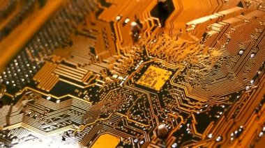 Bilgisayar tahtası. Geleceğin Elektronik Kontrol Kurulu Teknolojileri. Kondansatör ve işlemcili ana kart.