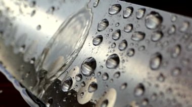 Şefin bıçak yakın çekim. Bıçak dövme. bıçak bıçak. Damla su akışı bir bıçak bıçak aşağı. Sebze kesme. Öğle yemeği yemek. Yansıma soğuk silahlar.