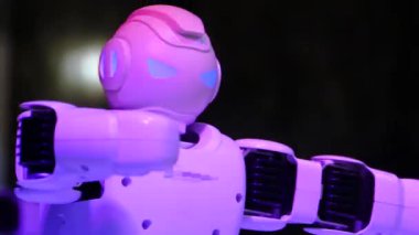 Modern robotlar dans ediyor. Teknoloji konsepti 