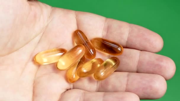 Vitaminer Omega Kapslar Handen Fiskolja Hand Vitaminer Hälsosam Livsstil Hälsa — Stockvideo