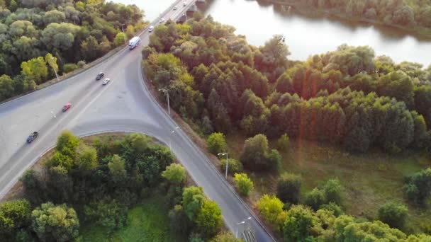 高速公路 道路交叉口和交叉口 高速公路的最高视图 汽车在路上行驶 — 图库视频影像