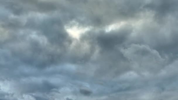 Acerca Huracán Nubes Negras Vuelan Rápidamente Través Del Cielo Mal — Vídeos de Stock