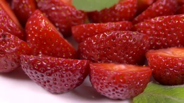 Strawberries Silver Platter Dessert Dish Made Slices Strawberries Sprigs Mint — Stock Video