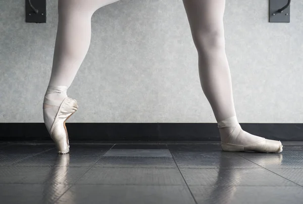 Ballerina Ballet Class Warming Pointe Shoes Ballet Slippers Barre — Stock Photo, Image