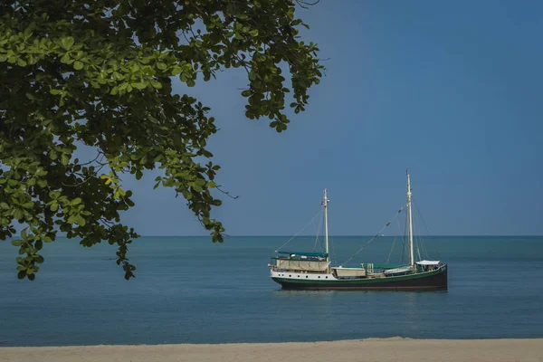 Voilier Par Plage Sur Île Koh Lanta Thaïlande — Photo