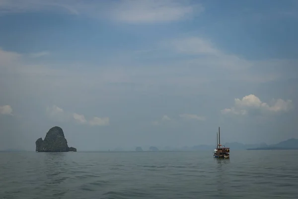在泰国的小船和海岛 — 图库照片
