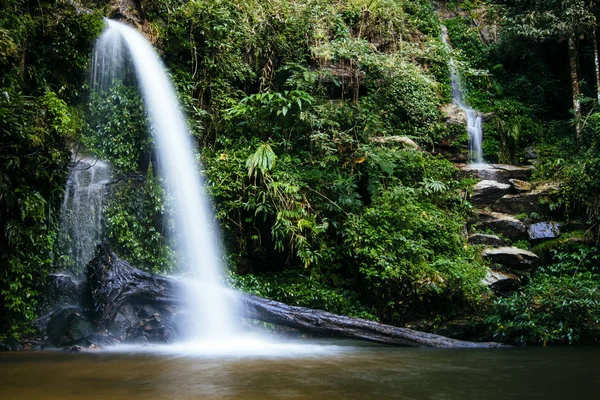 Egzotik Monthathan şelale Doi Suthep, Chiang Mai Tayland