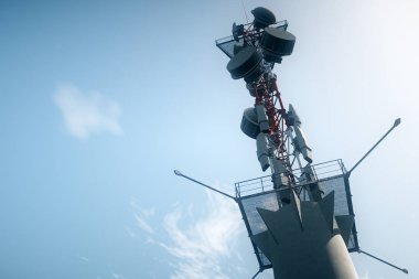 Blue Sky 3d İllüstrasyon altında 5g Telekomünikasyon Kulesi