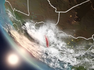 Dünya yörüngesi görünür ülke sınırları ile günbatımı sırasında görülen Togo Illustration. 3D çizim. Nasa tarafından döşenmiş bu görüntü unsurları.