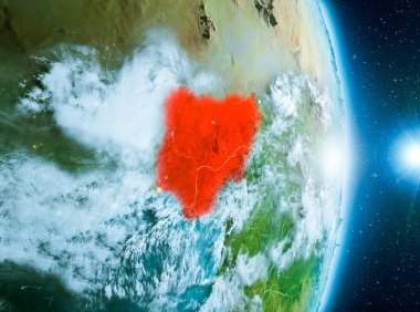 Son derece detaylı yüzey dokuları ile gündoğumu sırasında bulutlar ile Dünya gezegeninin yörüngesine Nijerya'dan. 3D çizim. Nasa tarafından döşenmiş bu görüntü unsurları.