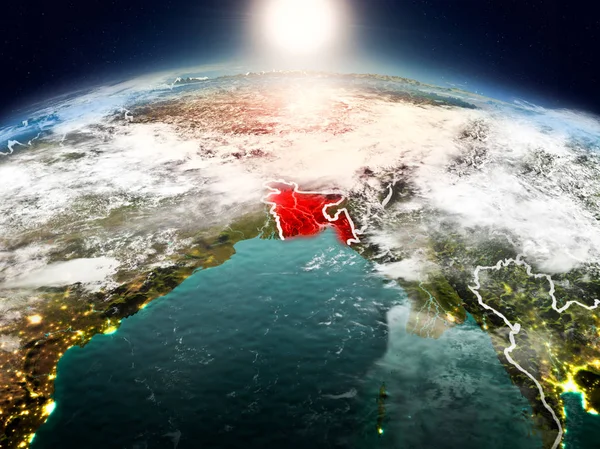 Sunrise modeli görünür ülke sınırları ile uzayda Dünya gezegeninin bir Kırmızı vurgulanır Bangladeş yukarıda. 3D çizim. Nasa tarafından döşenmiş bu görüntü unsurları.