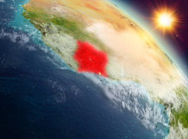 Sunrise yukarıda Fildişi Sahili modeli gezegeninin uzaydaki bir kırmızı vurgulanır. 3D çizim. Nasa tarafından döşenmiş bu görüntü unsurları.