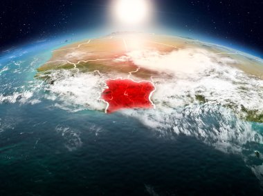Sunrise yukarıda Fildişi Sahili modeli görünür ülke sınırları ile uzayda Dünya gezegeninin bir kırmızı vurgulanır. 3D çizim. Nasa tarafından döşenmiş bu görüntü unsurları.