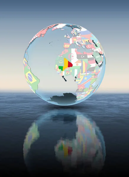 Mali Globus Polityczny Unoszące Się Nad Wodą Ilustracja — Zdjęcie stockowe