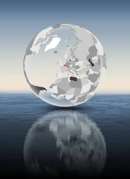 Belgien Rot Auf Einem Transluzenten Globus Der Über Dem Wasser — Stockfoto
