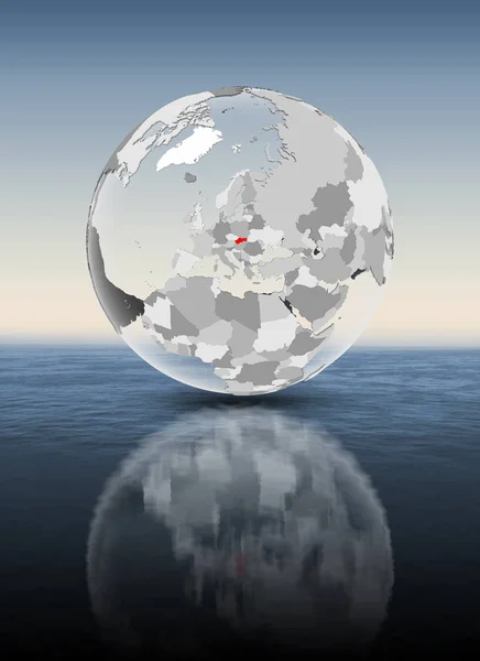 斯洛伐克以红色的透明地球仪漂浮在水面之上 — 图库照片