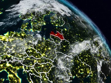 Letonya görünür ülke sınırları ile gece uzaydan. 3D çizim. Nasa tarafından döşenmiş bu görüntü unsurları.