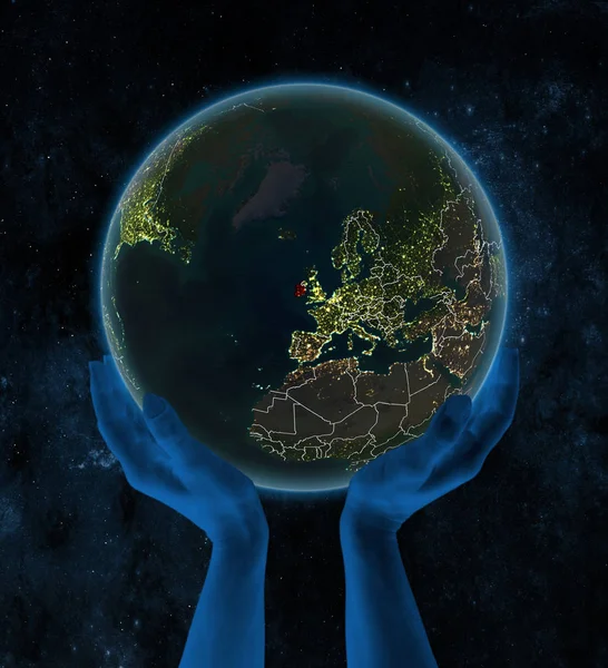 Irland Auf Dem Nachtplaneten Erde Mit Sichtbaren Ländergrenzen Den Händen — Stockfoto