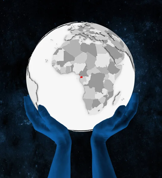 Ισημερινή Γουινέα Κόκκινο Χρώμα Στο Λευκό Globe Πραγματοποιήθηκε Στα Χέρια — Φωτογραφία Αρχείου